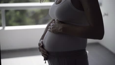 Happy-pregnant-woman-rubbing-belly